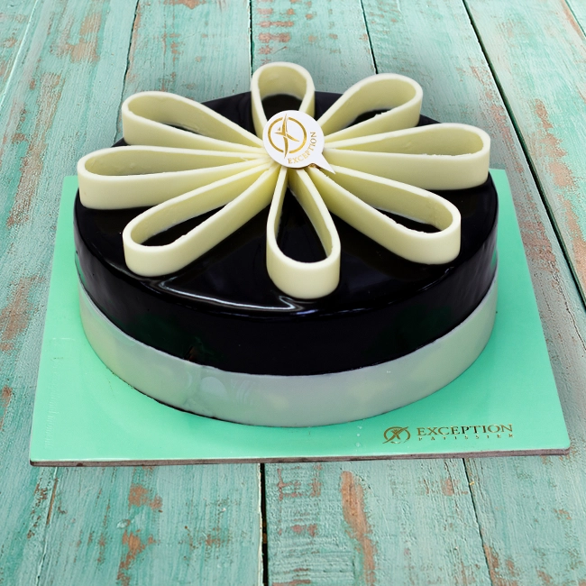 تورته شوكولاتة اجلاسيه- مقاس  20 - حلواني اكسبشن  - مصر 