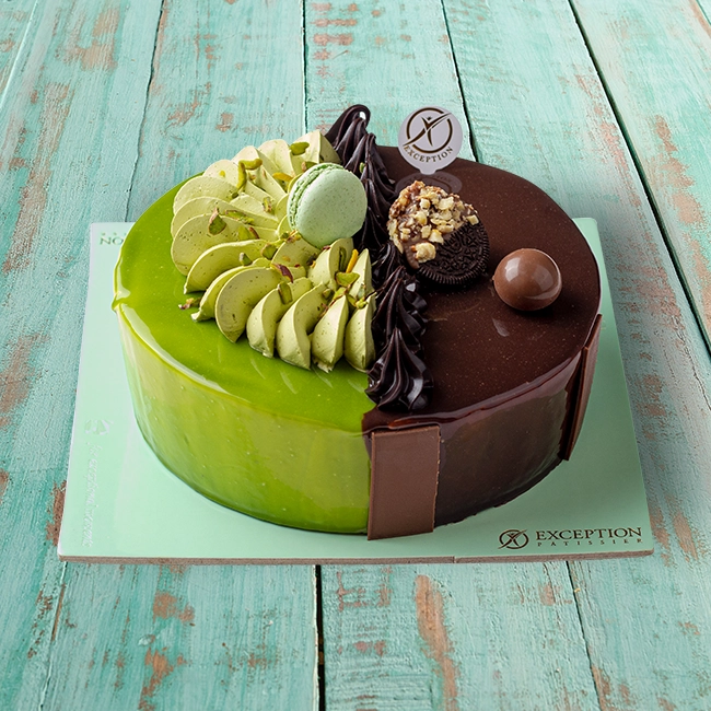 تورتة نص شوكولاتة ونص بيستاشيو - 20 مدور - حلواني اكسبشن  - مصر 